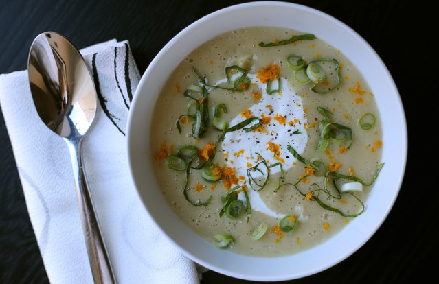 Instant Pot Cauliflower Soup with White Beans and Lemon